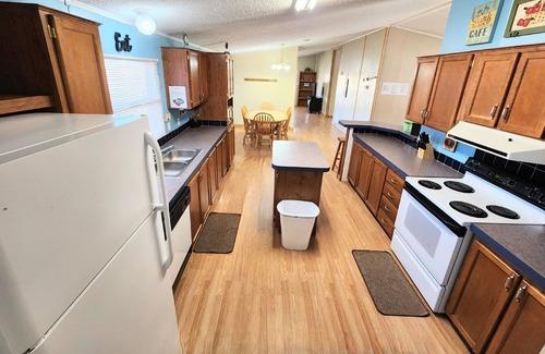 Buchanan Dam House | 3 Houses, Waterfront, Gated, Kayaks, Canoe, Water Pad, Ping Pong, Fishing Pier