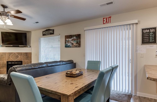 La Verkin House | 3 King Beds. Fast WiFi Cable TV PingPong, AirHockey, foosball, Backyard SwingSet