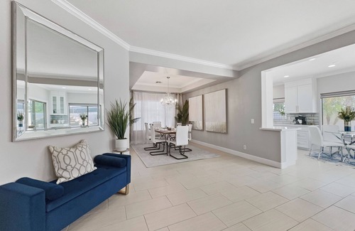 Queenland Manor House | 3 King Rooms, Sleeps 12 Heated Pool, Waterslide Paradise!