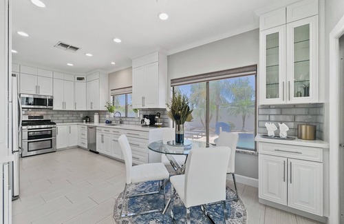 Queenland Manor House | 3 King Rooms, Sleeps 12 Heated Pool, Waterslide Paradise!