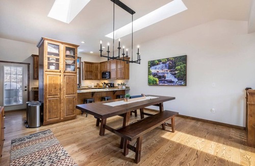 Estes Park House | 3 Kings Summit- Family Friendly, Close to RMNP, King Beds, Views, A/C!