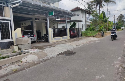 Ngemplak House | 3 kost exclusive ekonomi