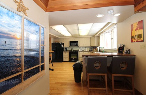 Grand Bend House | 3 levels w/9 comfy beds. Steps from Pinery Park, ideal for large groups