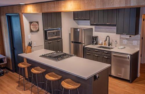 Overlook Park House | 3 Little Court - Meredith Lodging