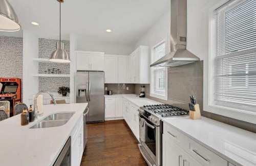 Nashville House | 3 Lux Homes Huge Rooftop 2mi to Broadway Sleeps 36