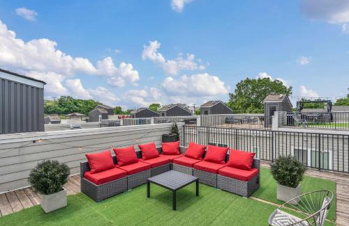 Nashville House | 3 Lux Homes Huge Rooftop 2mi to Broadway Sleeps 36