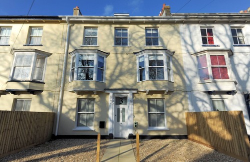 Seaton House | 3 MAJOR TERRACE, pet friendly, with a garden in Seaton, Devon