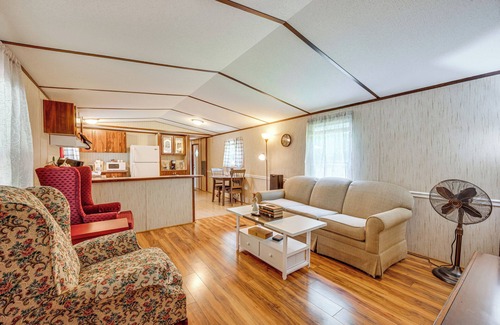 New London House | 3 Mi to Badin Lake: Quiet New London Retreat