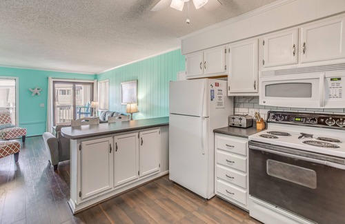 Myrtle Beach Condo | 3 Mi to Broadway at the Beach: Oceanfront Getaway!
