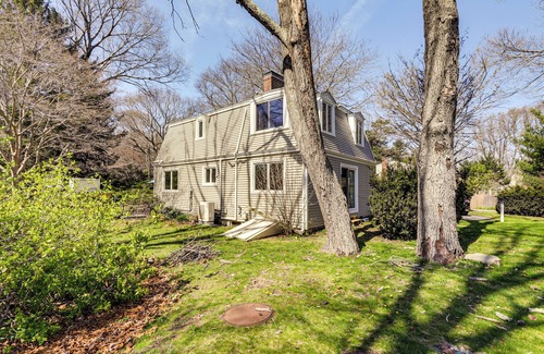 Marshfield Hills Cottage | 3 Mi to Cape Cod Bay: Marshfield Home w/ Balcony!