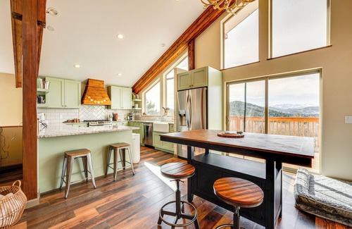 Black Hawk Cottage | 3 Mi to Casinos: Cabin w/Stables in Black Hawk!