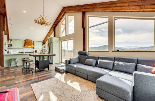 Black Hawk Cottage | 3 Mi to Casinos: Cabin w/Stables in Black Hawk!