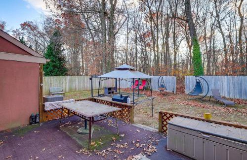 Dover House | 3 Mi to Dover Motor Speedway Pet-Friendly Retreat