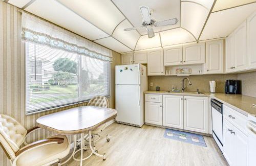East Naples Apartment | 3 Mi to Downtown Naples Country Club Condo!