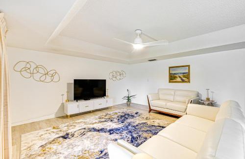 East Naples Apartment | 3 Mi to Downtown Naples Country Club Condo!