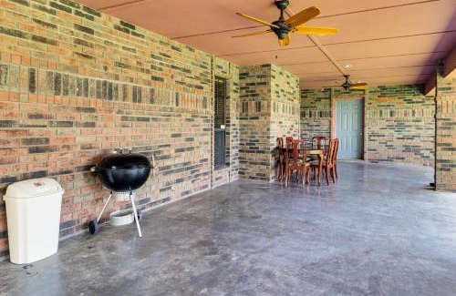 Roswell House | 3 Mi to Downtown Roswell Home with Patio and Yard