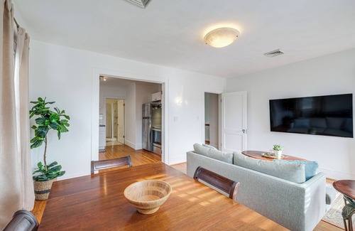 Roanoke Apartment | < 3 Mi to Dtwn Roanoke: Inviting Unit w/Balcony