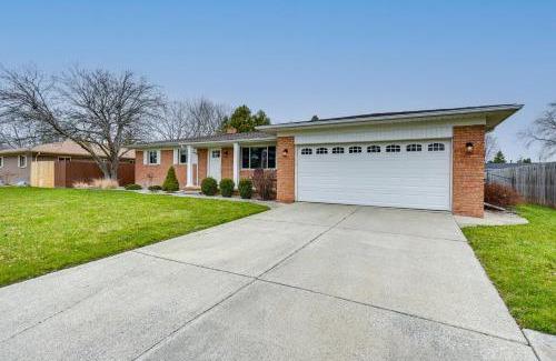 Saginaw House | 3 Mi to Dtwn Saginaw Spacious and Updated Home!