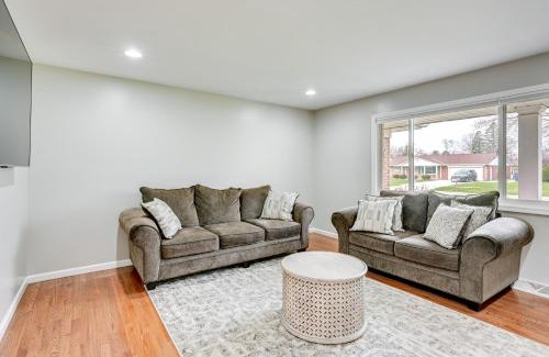 Saginaw House | 3 Mi to Dtwn Saginaw Spacious and Updated Home!