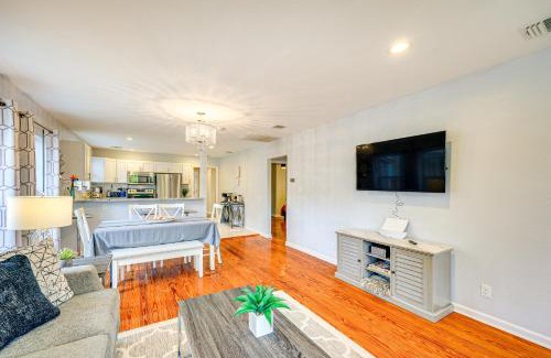 Denver Heights House | 3 Mi to Dtwn San Antonio Home with Deck and Casita!
