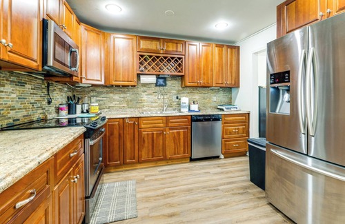 Herndon Apartment | 3 Mi to Dulles Airport: D.c. Area Townhome