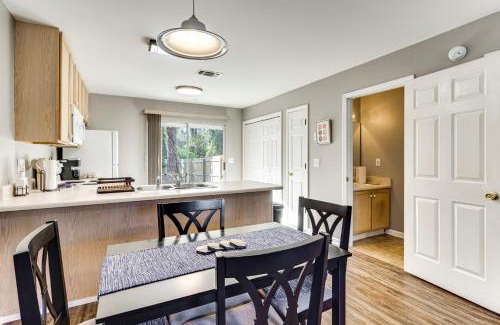 Lake Bradford -Cascade Lake House | 3 Mi to FSU Townhome with Patio in Tallahassee!