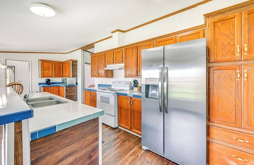 Cane Valley House | 3 Mi to Green River Lake: Quiet Farmhouse w/Yard