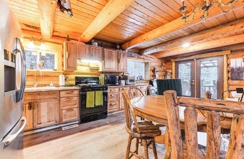 Sterling Cabin | 3 Mi to Kenai River: Secluded Sterling Cabin!
