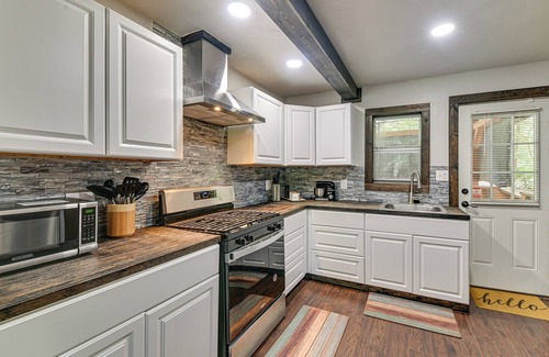 Gordonville Cabin | 3 Mi to Lake Texoma: Gordonville Getaway!