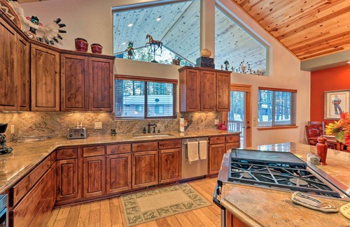 Pinetop Cabin | < 3 Mi to Pinetop Country Club: Luxe Cabin w/Deck