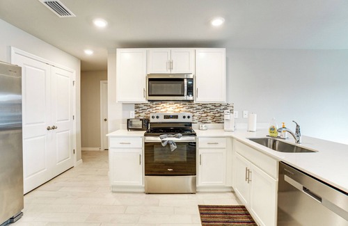 Port Charlotte Cottage | 3 Mi to Port Charlotte Beach Park: Home w/Patio!