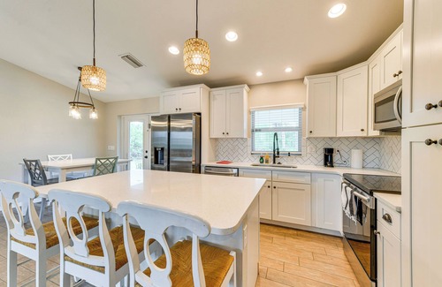 Englewood East Cottage | 3 Mi to Public Beach: Port Charlotte Getaway!