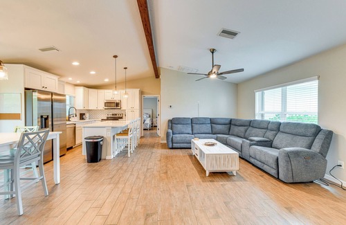 Englewood East House | 3 Mi to Public Beach: Port Charlotte Getaway!