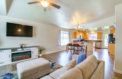 Grants Pass House | 3 Mi to Riverside Park: Grants Pass Getaway!