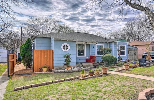 North San Antonio - SAT Cottage | 3 Mi to San Antonio Zoo: Bright Texas Cottage!