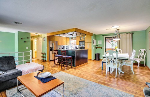 South Hills House | 3 Mi to U of O Pet-Friendly Home w/Covered Deck!