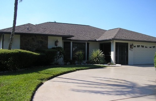 Venice House | 3 miles east of open beaches .Private Pool