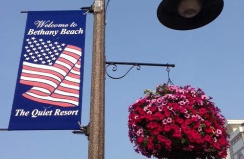 Frankford House | 3 miles from the Beach! Updated townhome and community pool in Bethany Medows