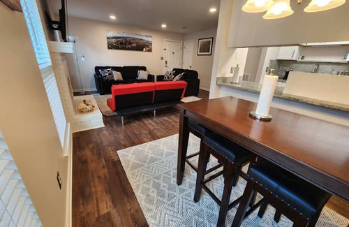 Tallahassee Apartment | 3 miles to FSU-Midtown Luxe-Comfy High end beds