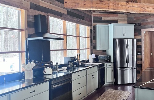 Jefferson Township Ski Chalet | 3 Miles to Hidden Valley! Secluded 3BR + loft w/WiFi, Hot Tub & Swimming Pool.