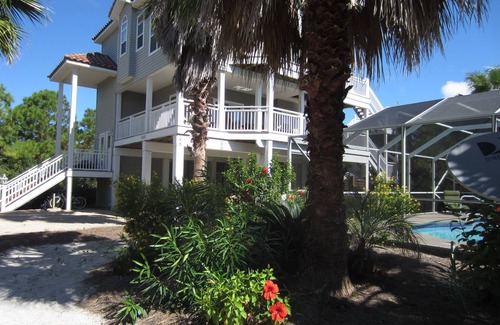 Plantation House | 3 Min Direct Walk to the Beach, Large Pvt Pool, Comp Beach Equipment & Much More