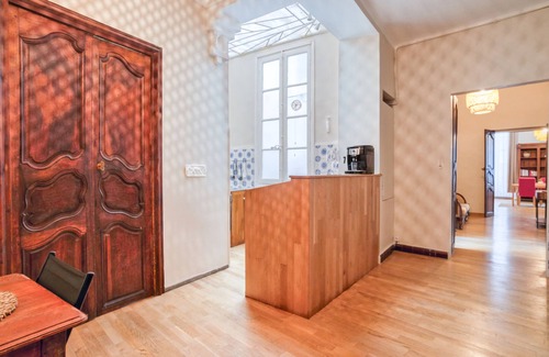 Nimes City Centre Apartment | 3 min from the Arena -Superb apartment in the center of Nimes - Free parking