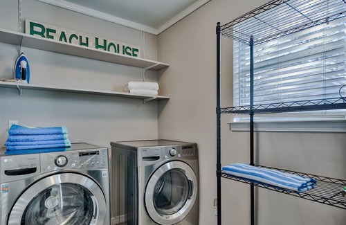 Crystal Beach House | 3 min to Beach - Super Clean – Completely Renovated!