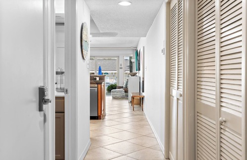 Fort Walton Beach - Destin Villa | 3 MIN WALK - 1st Floor Condo - No Stairs - Steps to Beach & Pool & Golf
