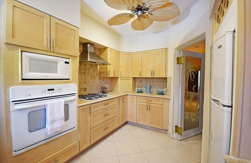 Marine Gardens House | 3 Min Walk to Beach - Blessed Manor (5 Bed House)
