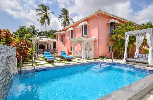 Marine Gardens House | 3 Min Walk to Beach - Blessed Manor (5 Bed House)