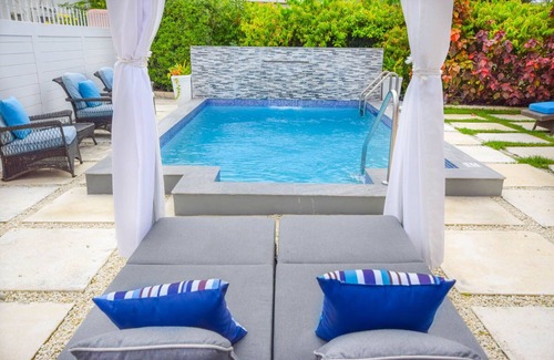 Marine Gardens House | 3 Min Walk to Beach - Blessed Manor (5 Bed House)