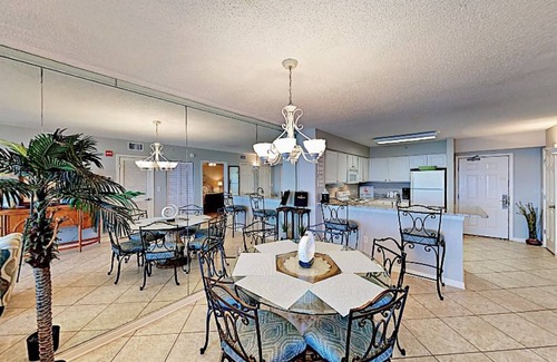 Destin Condo | 3 min walk to beach on boardwalk Beautiful, Breathtaking Views~6 fl sweet spot!