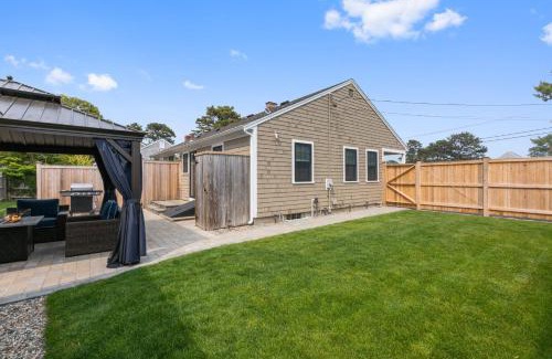 Dennis Port House | 3-min Walk To Beach! Private Luxury Backyard!