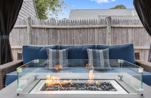 Dennis Port House | 3-min Walk To Beach! Private Luxury Backyard!